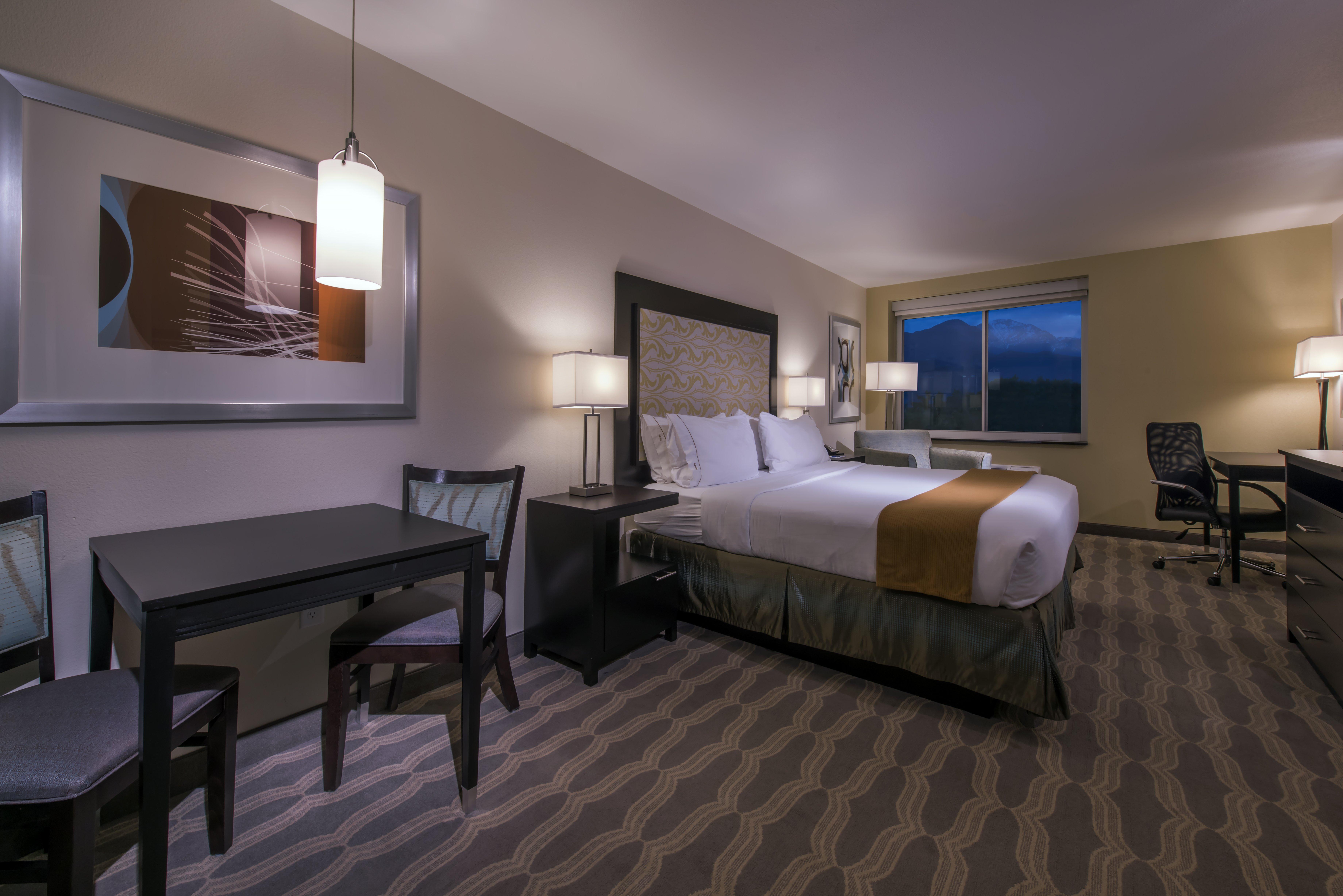 Holiday Inn Express & Suites Colorado Springs Central By Ihg Eksteriør billede