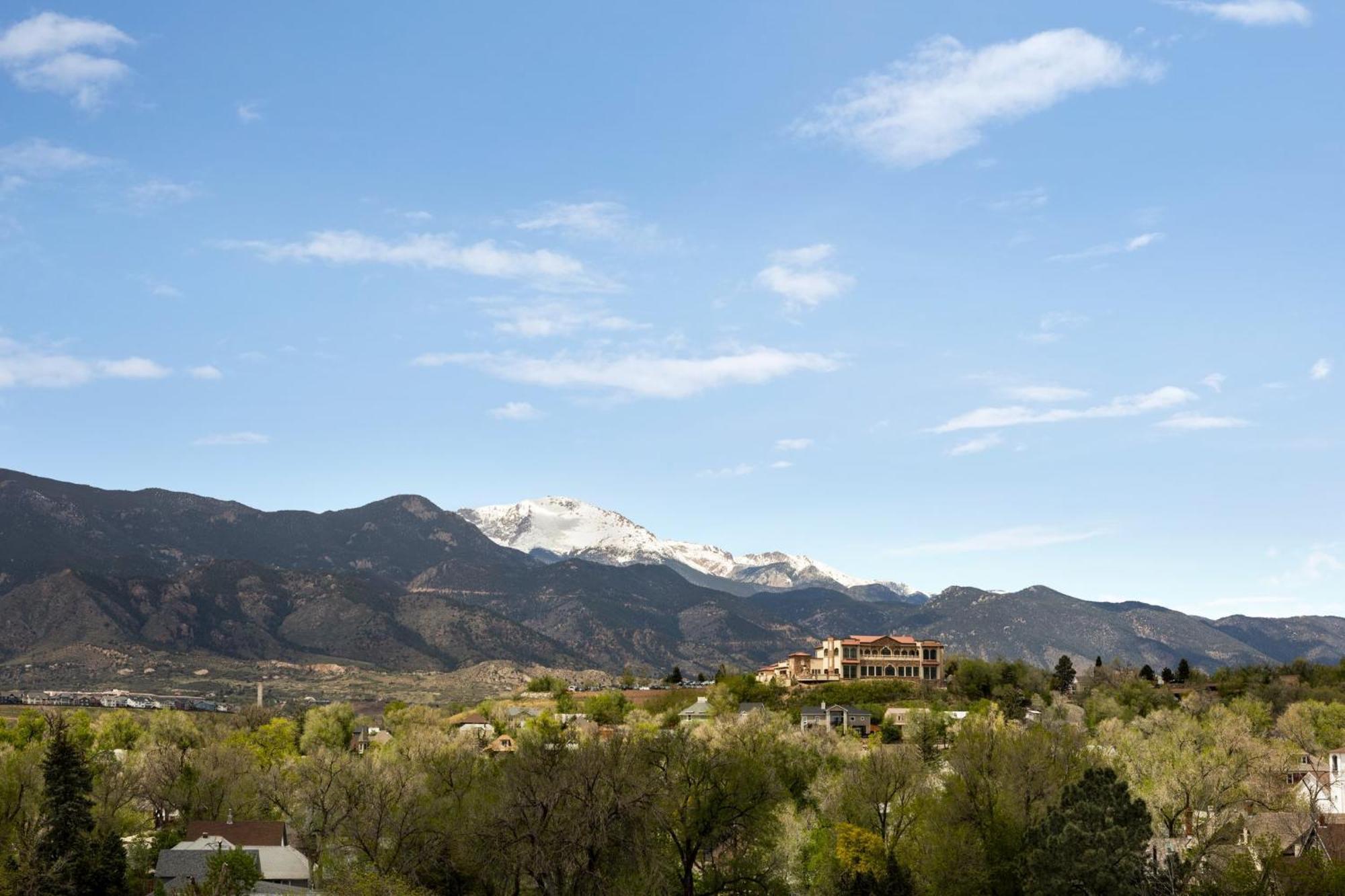 Holiday Inn Express & Suites Colorado Springs Central By Ihg Eksteriør billede