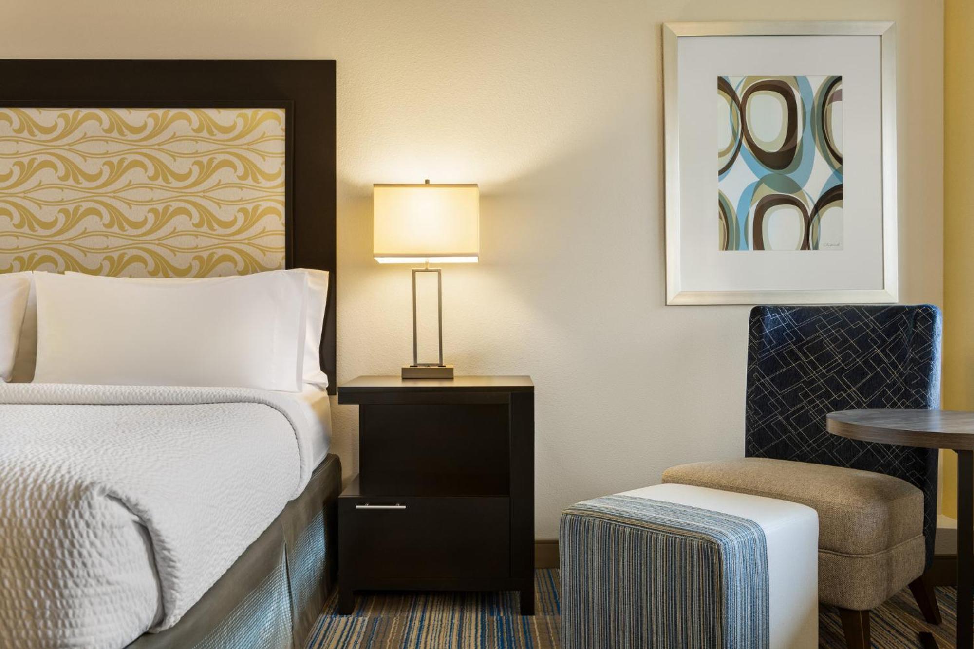 Holiday Inn Express & Suites Colorado Springs Central By Ihg Eksteriør billede