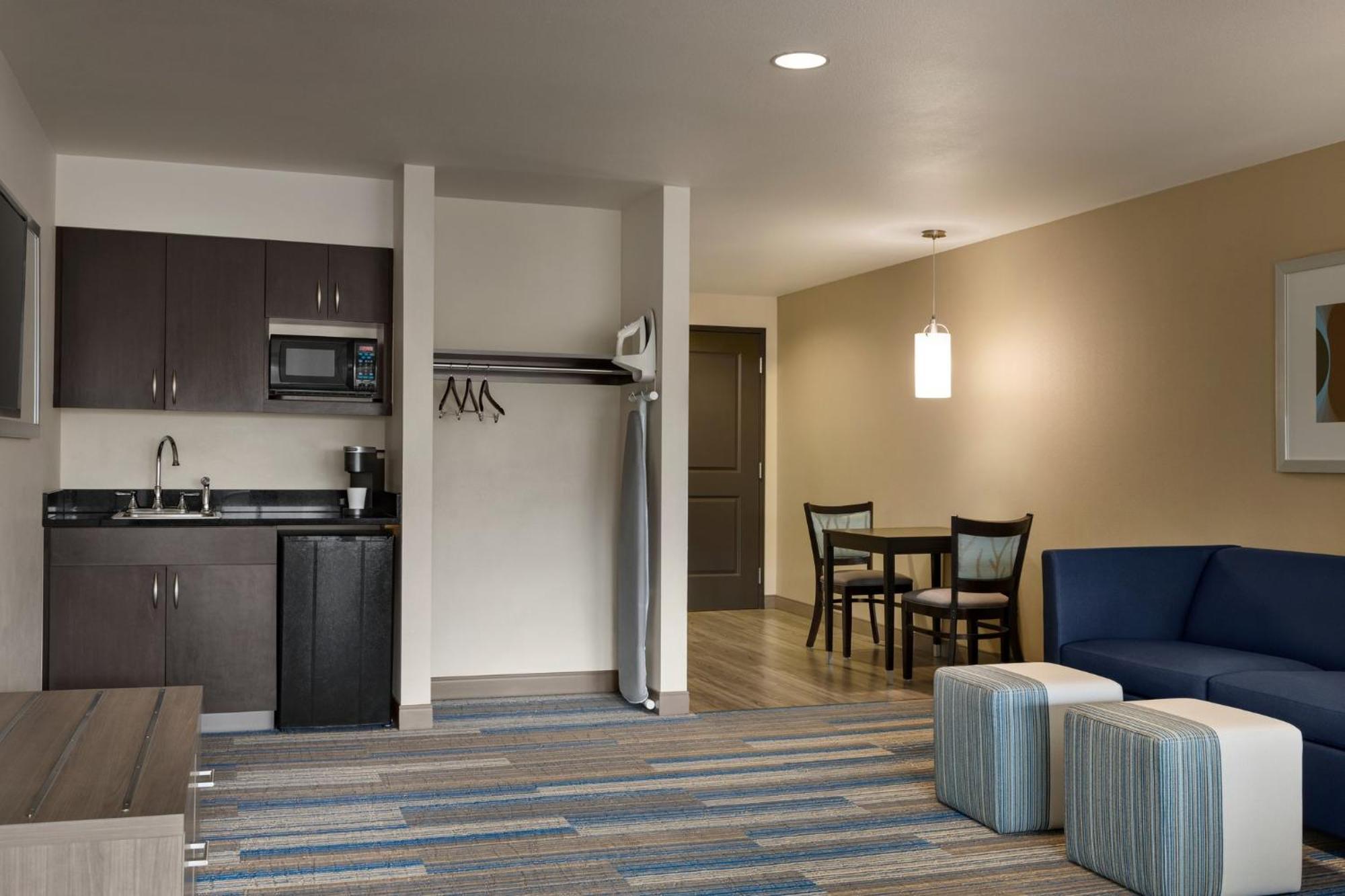 Holiday Inn Express & Suites Colorado Springs Central By Ihg Eksteriør billede