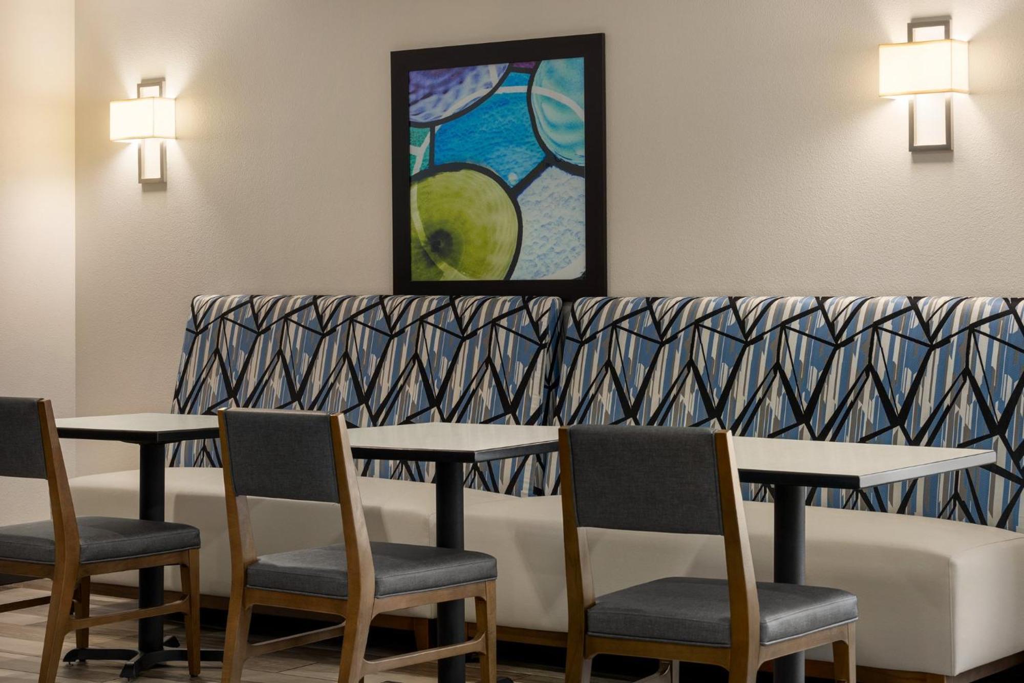 Holiday Inn Express & Suites Colorado Springs Central By Ihg Eksteriør billede